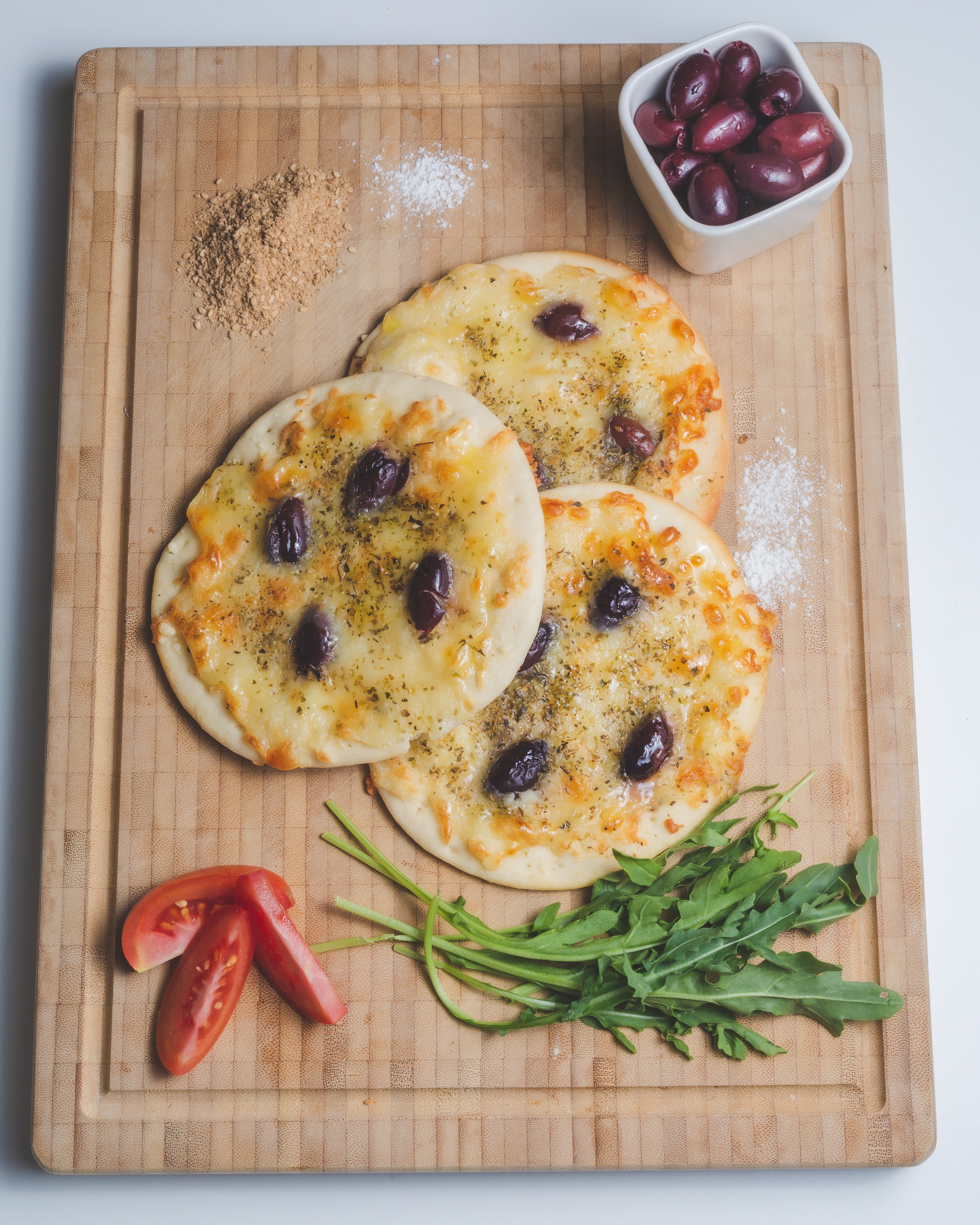 Pan queso mozzarella, orégano y aceituna